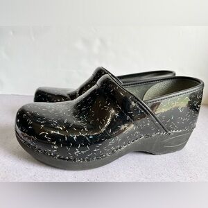 Stylish Black Women's Clogs